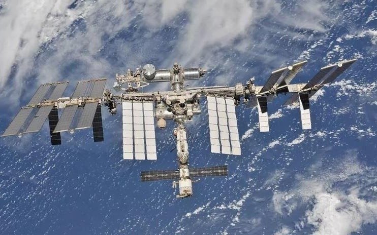 NASA cambia tripulación para traer varados
