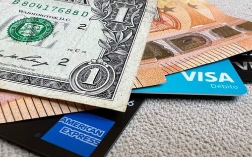 Lanzan tarjetas de débito para pagar con dólares
