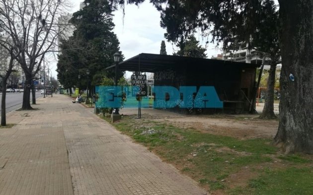 Saquearon a un puesto de comidas de Plaza Olazábal