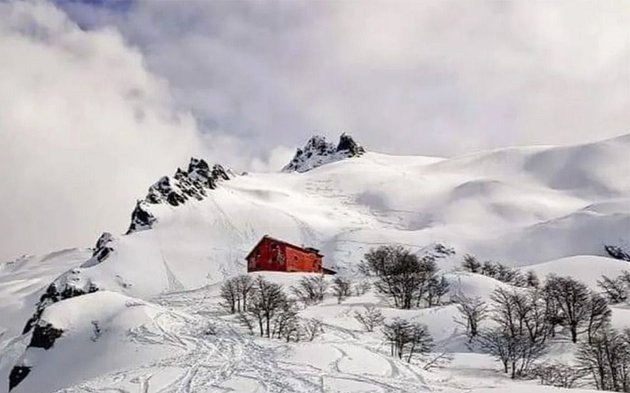 Una turista murió y dos fueron rescatados tras avalancha en Bariloche