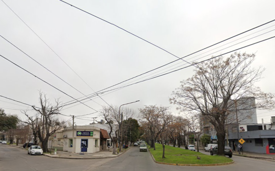 Vecinos de La Plata indignados por la pareja que tuvo sexo en la calle a metros de una escuela