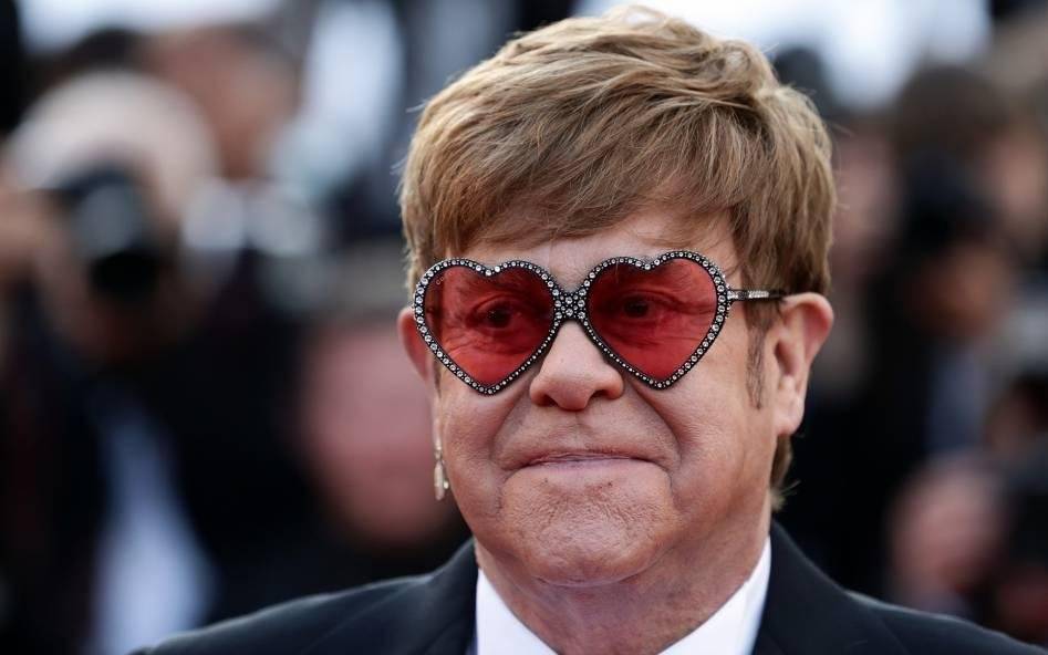 Los hijos de Elton John se preocupan por su salud