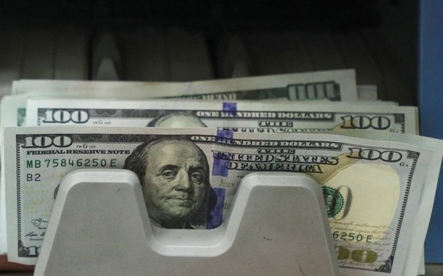 Baja el dólar pero el Banco Central vendió fuerte