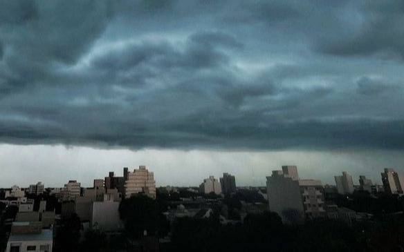 Llega la primavera, con previa de tormenta en La Plata: para cuándo se anuncia lluvia y viento
