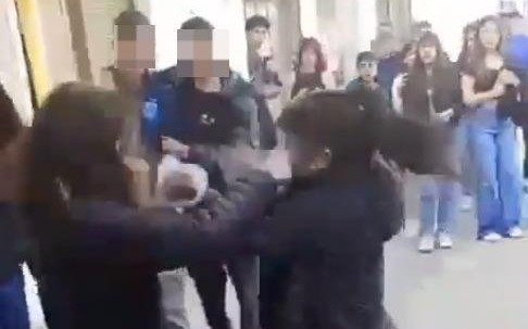Insólitos episodios de violencia en varias escuelas de la Ciudad