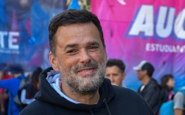 Kicillof recibe a Daniel Menéndez, de Barrios de Pie