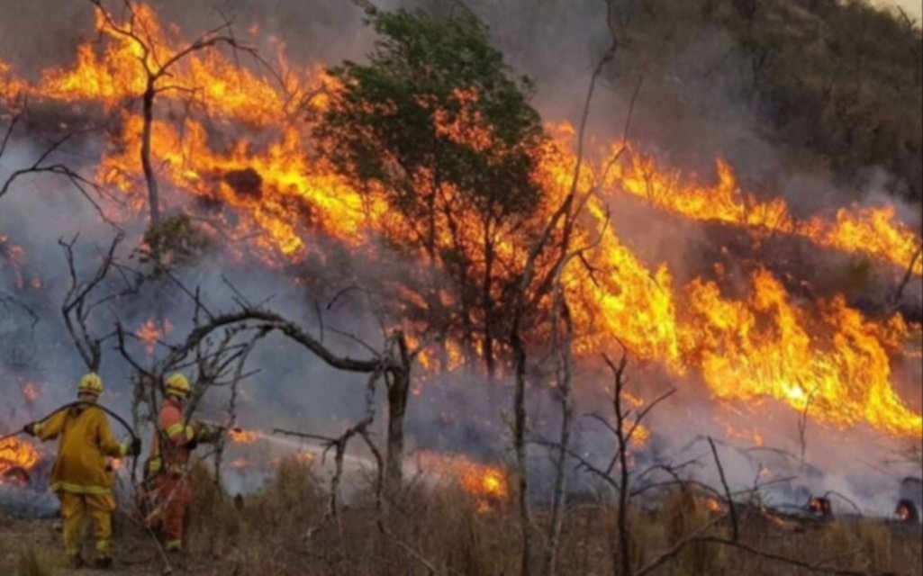 Miles de hectáreas de las sierras de Córdoba bajo el imperio del fuego