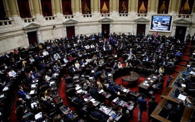 El llamativo acuerdo entre libertarios y kirchneristas para frenar un proyecto que limita el poder de los gremios
