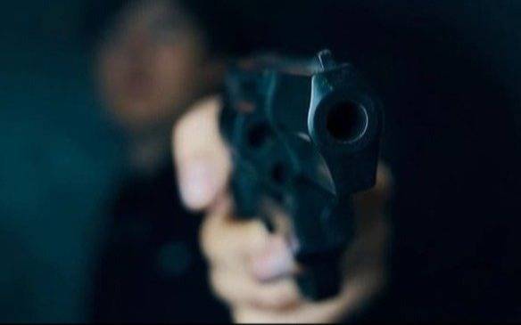 Dormía en su habitación y se despertó con ladrones