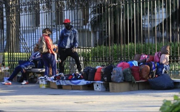Comenzó la mudanza de ambulantes del Centro a locales y predios feriales