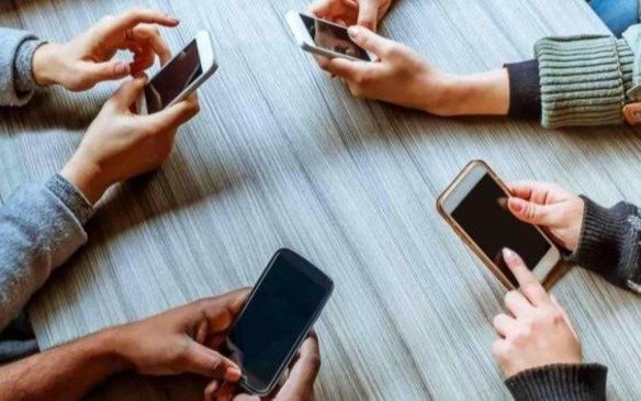 Iniciativa para que los chicos usen menos el celular y se vuelvan más creativos