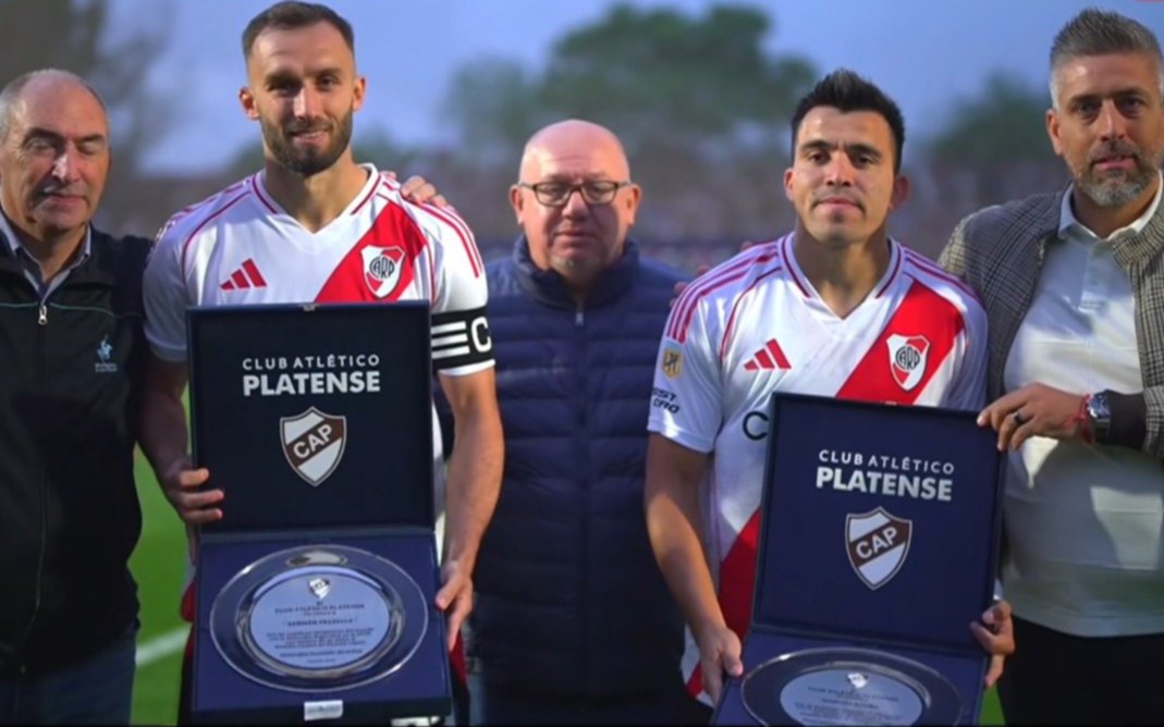 Pezzella pasó del homenaje a salir por un codazo