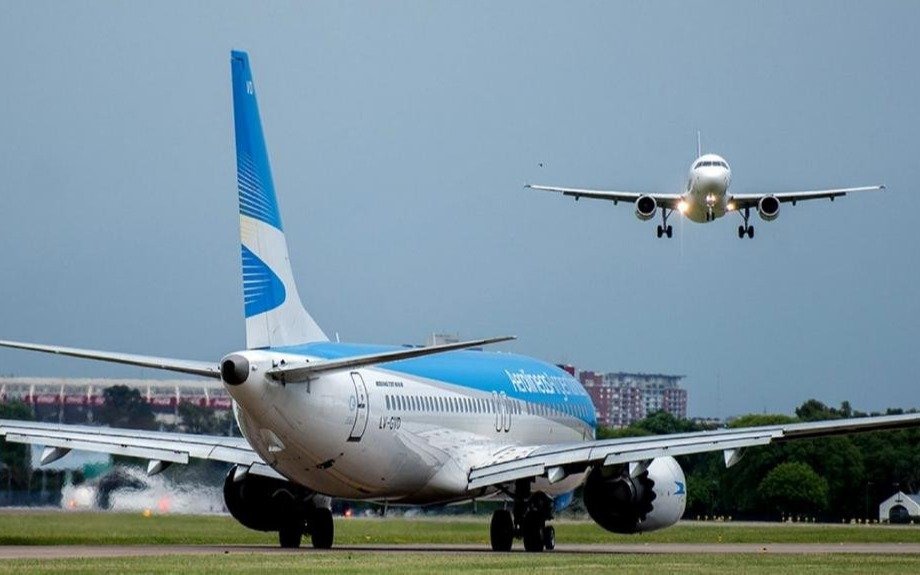 Aerolíneas: la Justicia ordenó reincorporar a pilotos