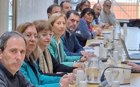 Día clave para docentes y estatales bonaerenses: se reúnen en paritarias