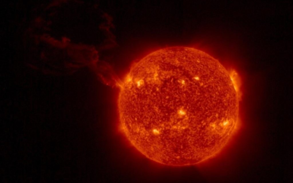 Advierten por una fuerte tormenta solar