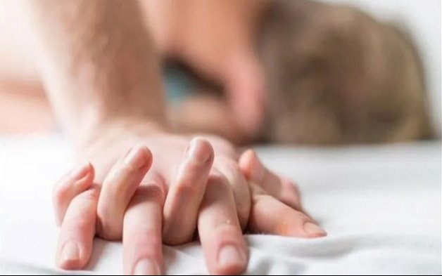Pasajeros más que entretenidos con una película de sexo en un vuelo a Tokio