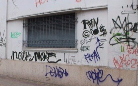 Los agresivos grafitis y pintadas de los hinchas de fútbol