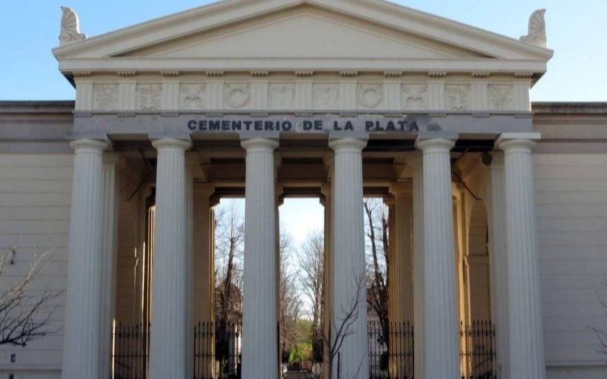 “Un vivo bárbaro”: trabajaba en el Cementerio y regresó ¿para robar?