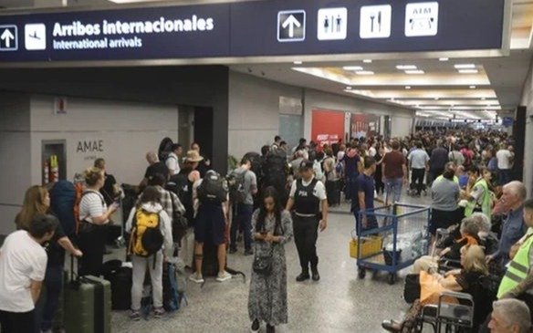 Anunciaron paros los controladores de aeropuertos