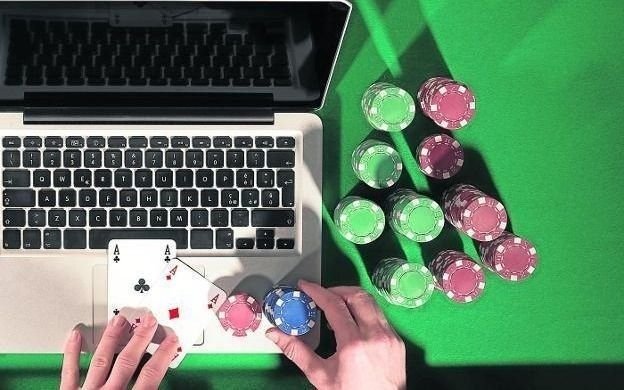 Debe evitarse que los chicos puedan apostar por internet