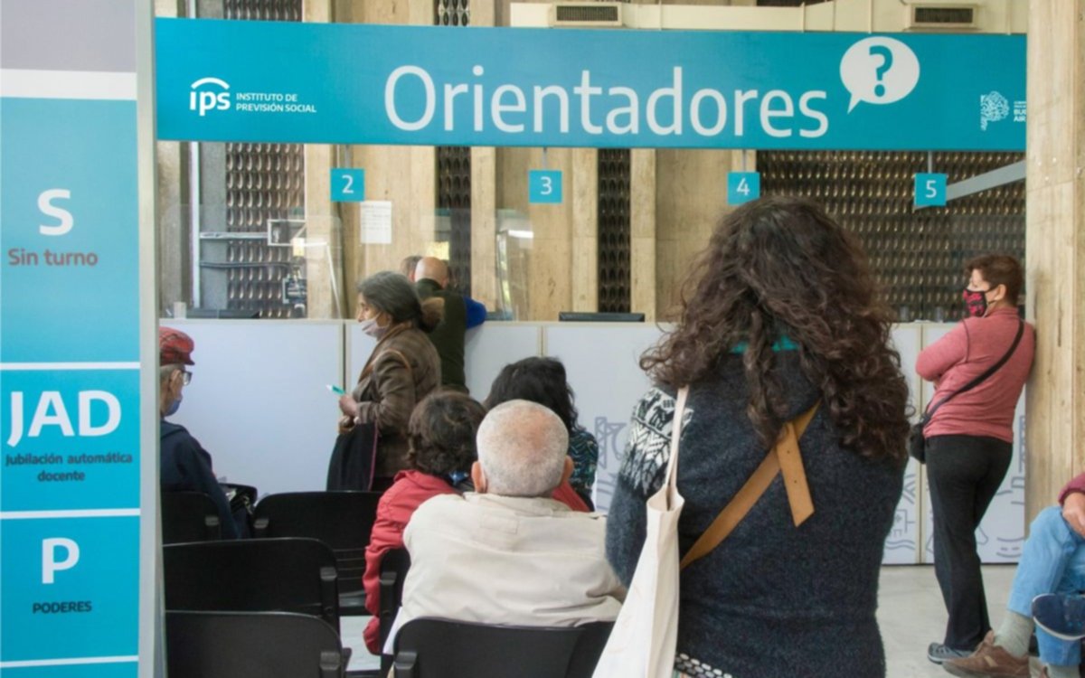 Jubilados y pensionados con aguinaldo y un bono