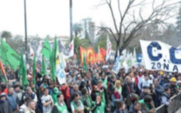 Se movilizan las CTA y piqueteros