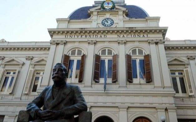 Pedido de informes por contratos de la UNLP y amparo contra Ingeniería