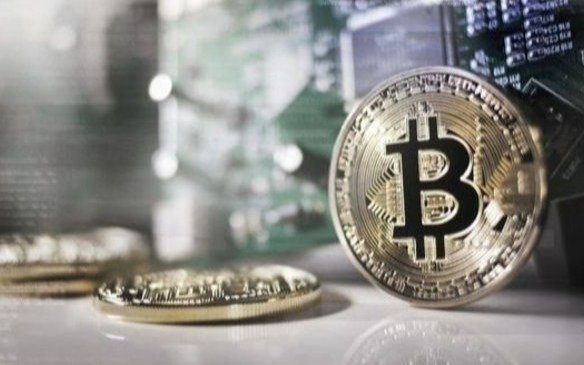 Misterios y escándalos detrás de la “cripto reina”