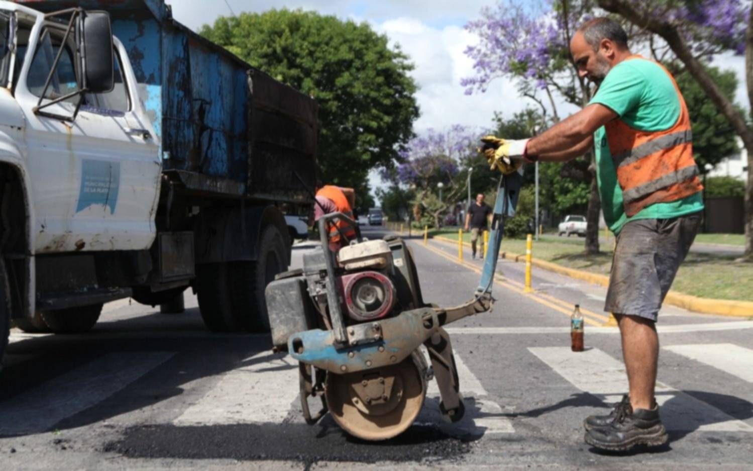Tareas de bacheo y repavimentación