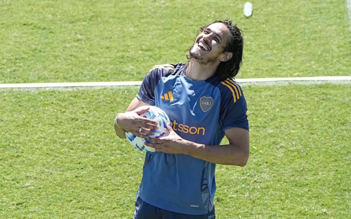 Por una molestia, Edinson Cavani se pierde la última fecha