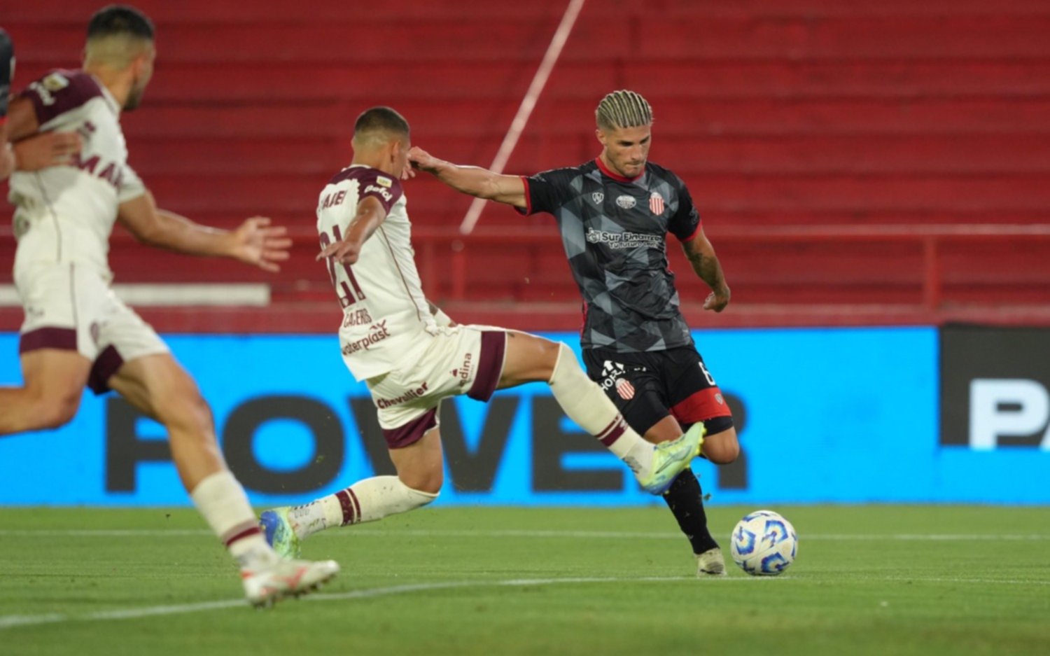 Barracas y Lanús se acordaron de los goles