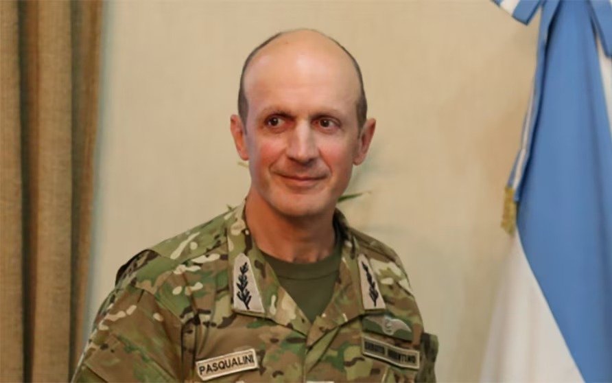 Renunció la mano derecha del ministro de Defensa