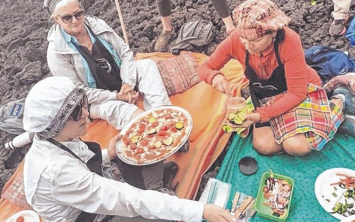 ¿Cocinar pizza en un volcán? ¡Una explosión de sabor!