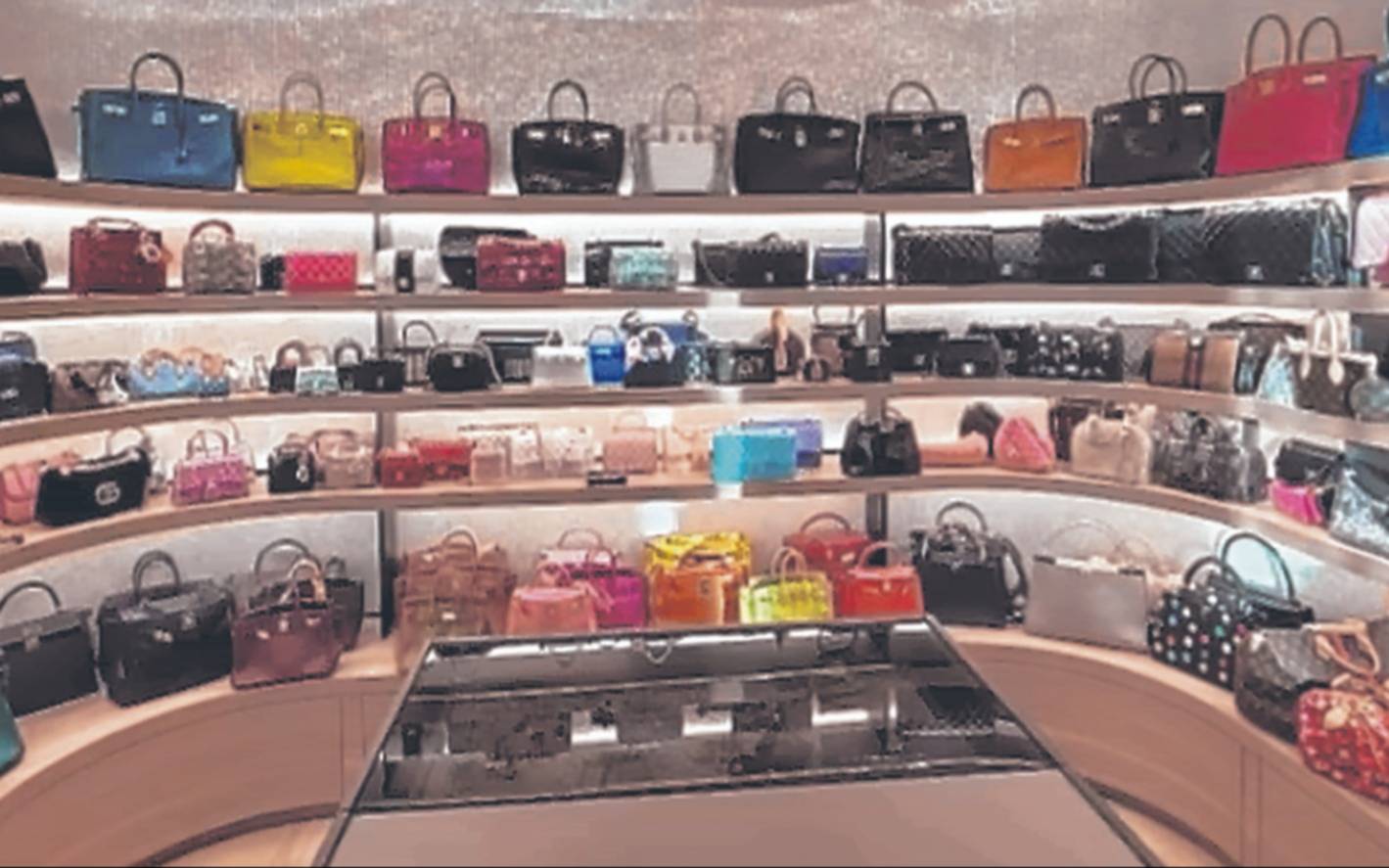 Enamorada del lujo: la colección millonaria de carteras de Wanda
