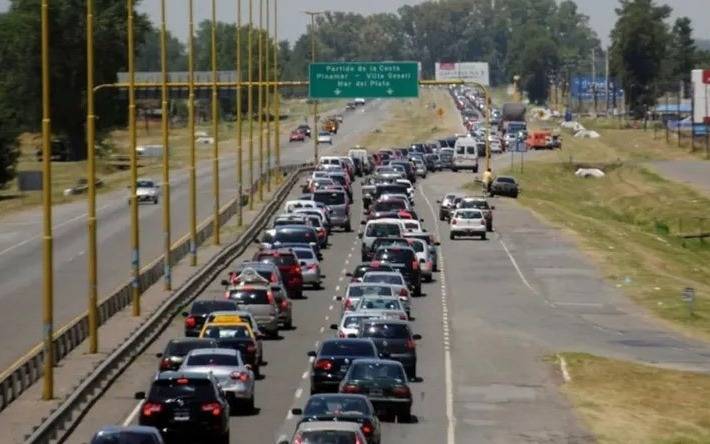 Arrancó el éxodo de fin de año hacia la Costa bonaerense, con demoras