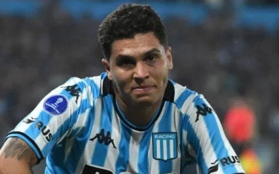 América de Cali negocia con Racing por Juanfer Quintero
