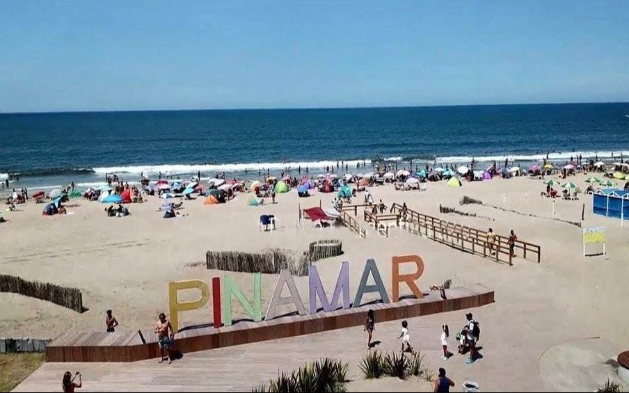 Comer en Pinamar: cuánto cuesta, en la playa o en el restó