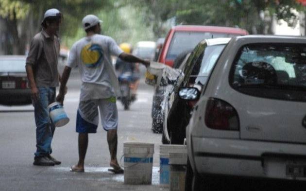 La idea de prohibir los “trapitos” sigue en el foco