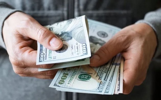 Adolescentes podrán tener caja de ahorro en dólares