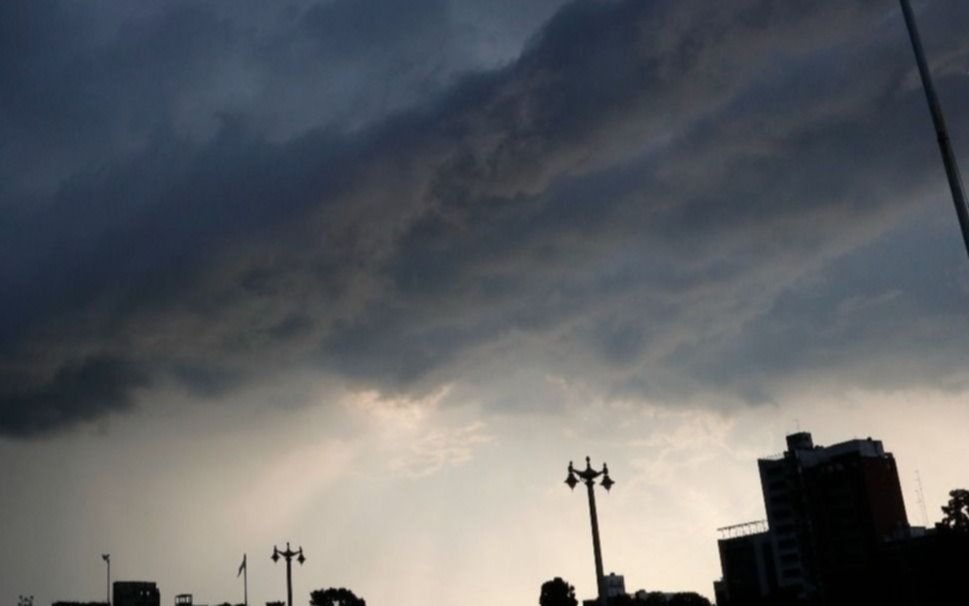 Advierten por lluvias y tormentas intensas