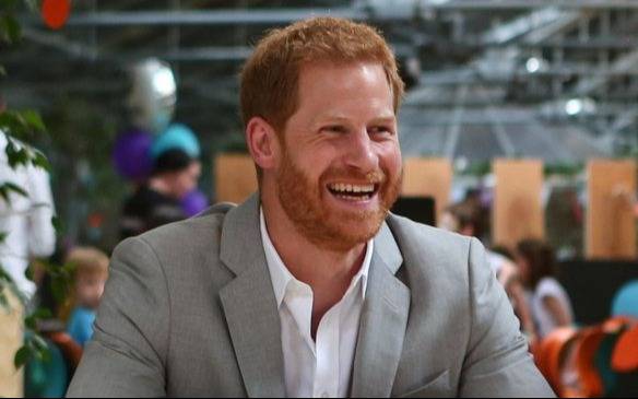 Diarios ingleses se disculpan con el príncipe Harry por espionaje telefónico