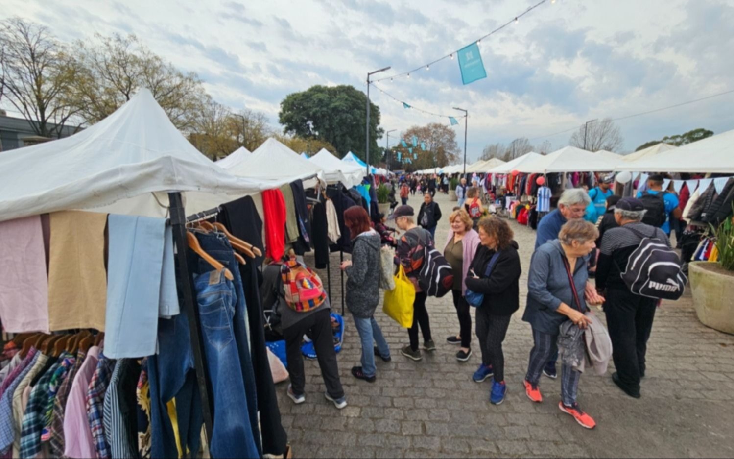 Circuito comercial y espectáculos en el Paseo de compras Meridiano V
