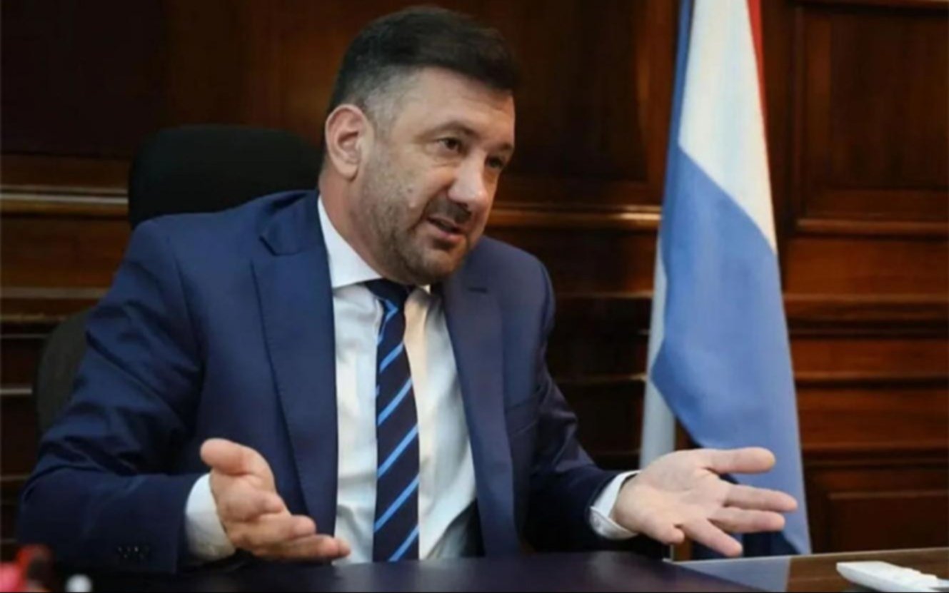 Desalojan al exsenador nacional de los 200 mil dólares y a su secretaria