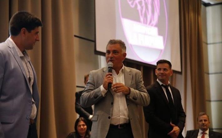 Lanzan “La Púrpura”, un sector de profesionales libertarios