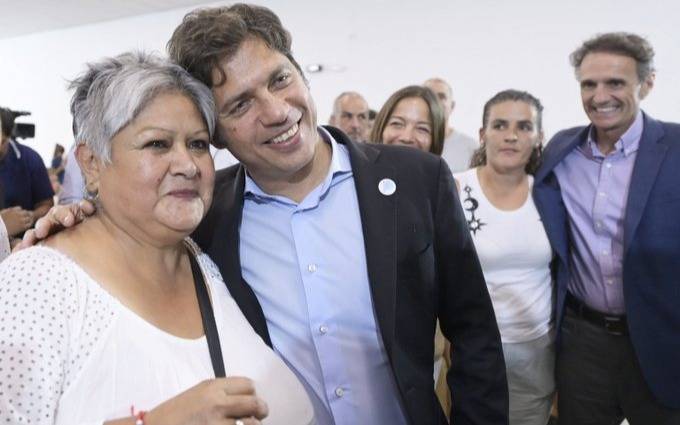 "Caos electoral": Kicillof no descartó desdoblar y cargó contra Javier Milei