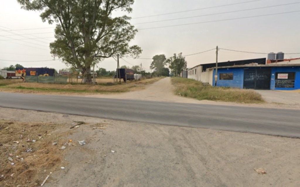En La Plata, le apuntaron y dispararon con un arma a un joven para robarle