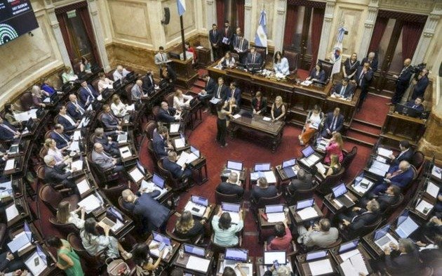 Avanza “ficha limpia”, con críticas kirchneristas