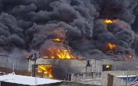 Voraz incendio en una fábrica de Avellaneda