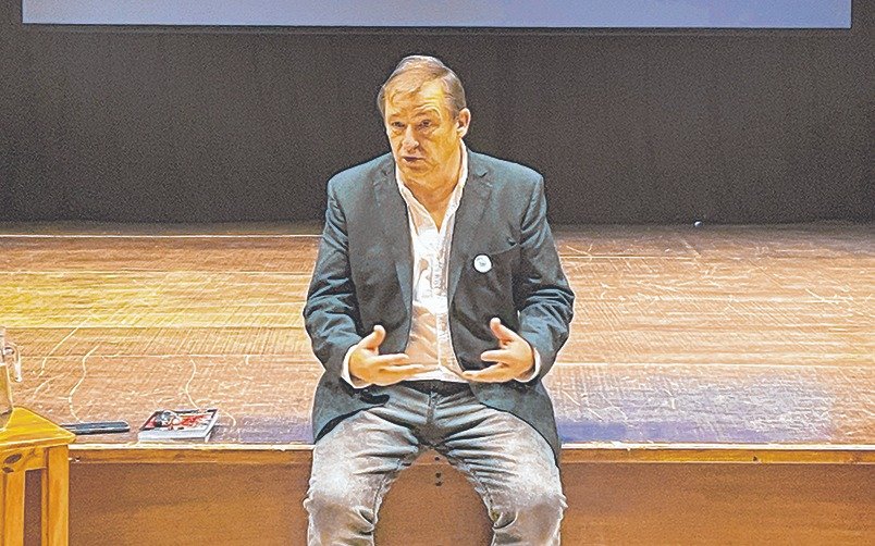 Ayacucho de pie para defender su protagonismo en el Martín Fierro