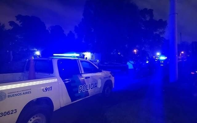 Culatazos, sangre y terror: en plena madrugada asaltaron a una familia en La Plata